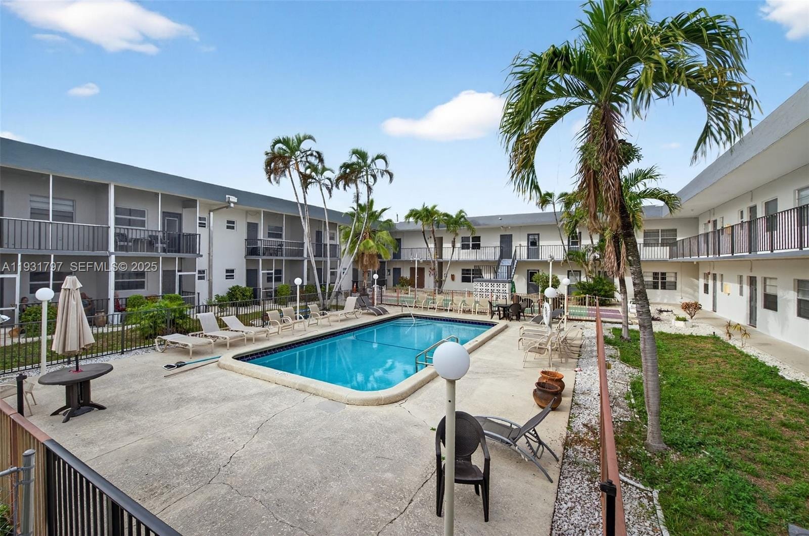 415 NE 2nd Street 224, Hallandale Beach, FL 33009 photo 17