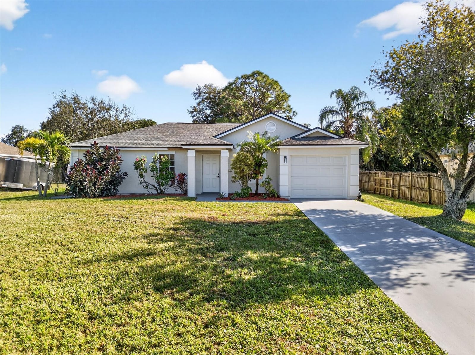 2417 SW Summit Street — photo 2