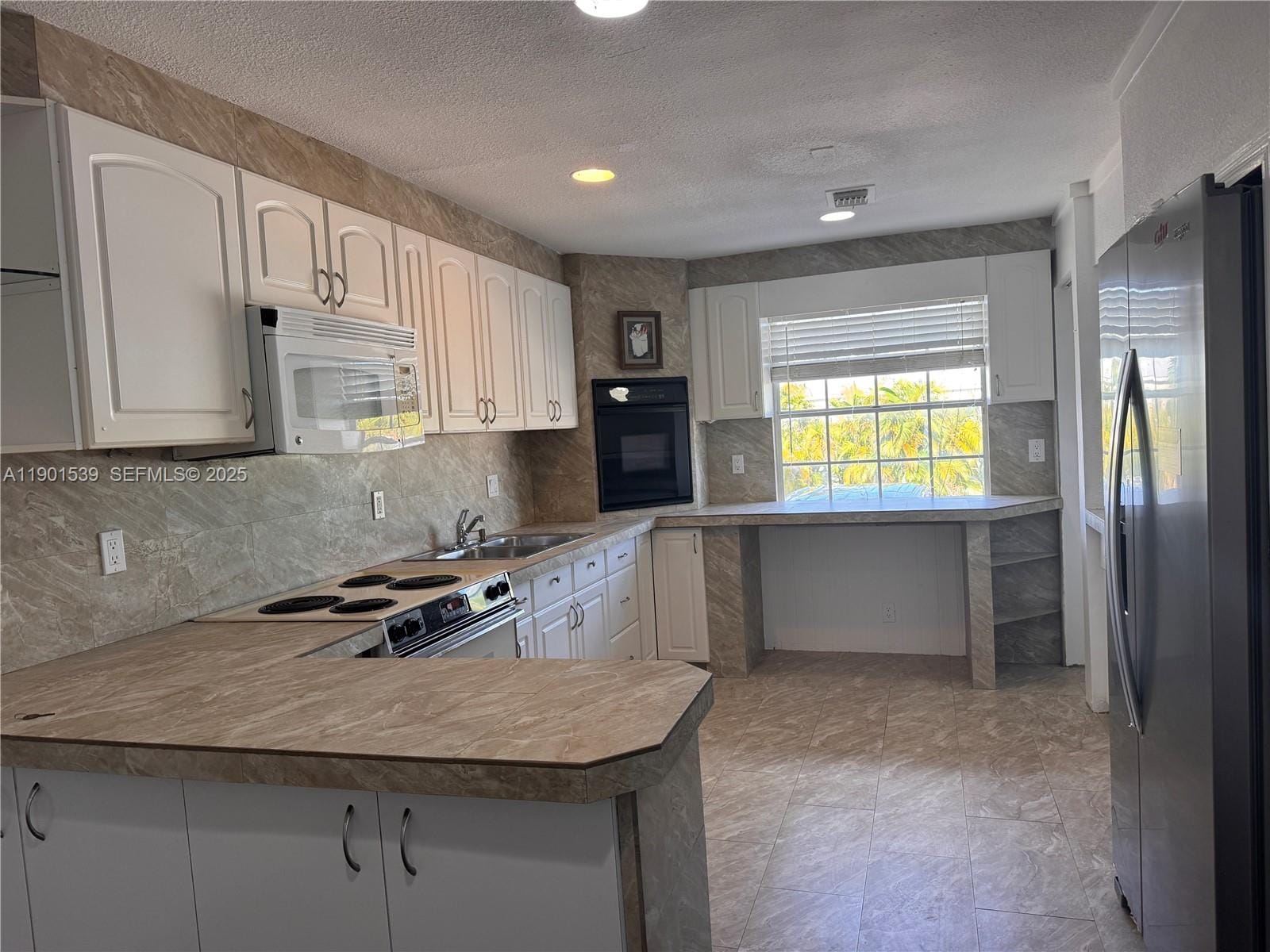 969 Plantation Road — photo 2