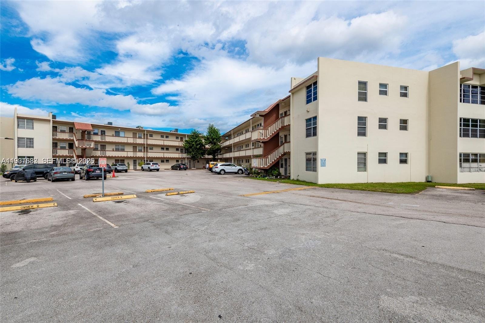 1481 NE Miami Gardens Drive 368 — photo 11
