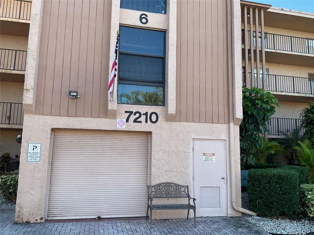 7210 Lake Circle Drive 404, Margate, FL 33063