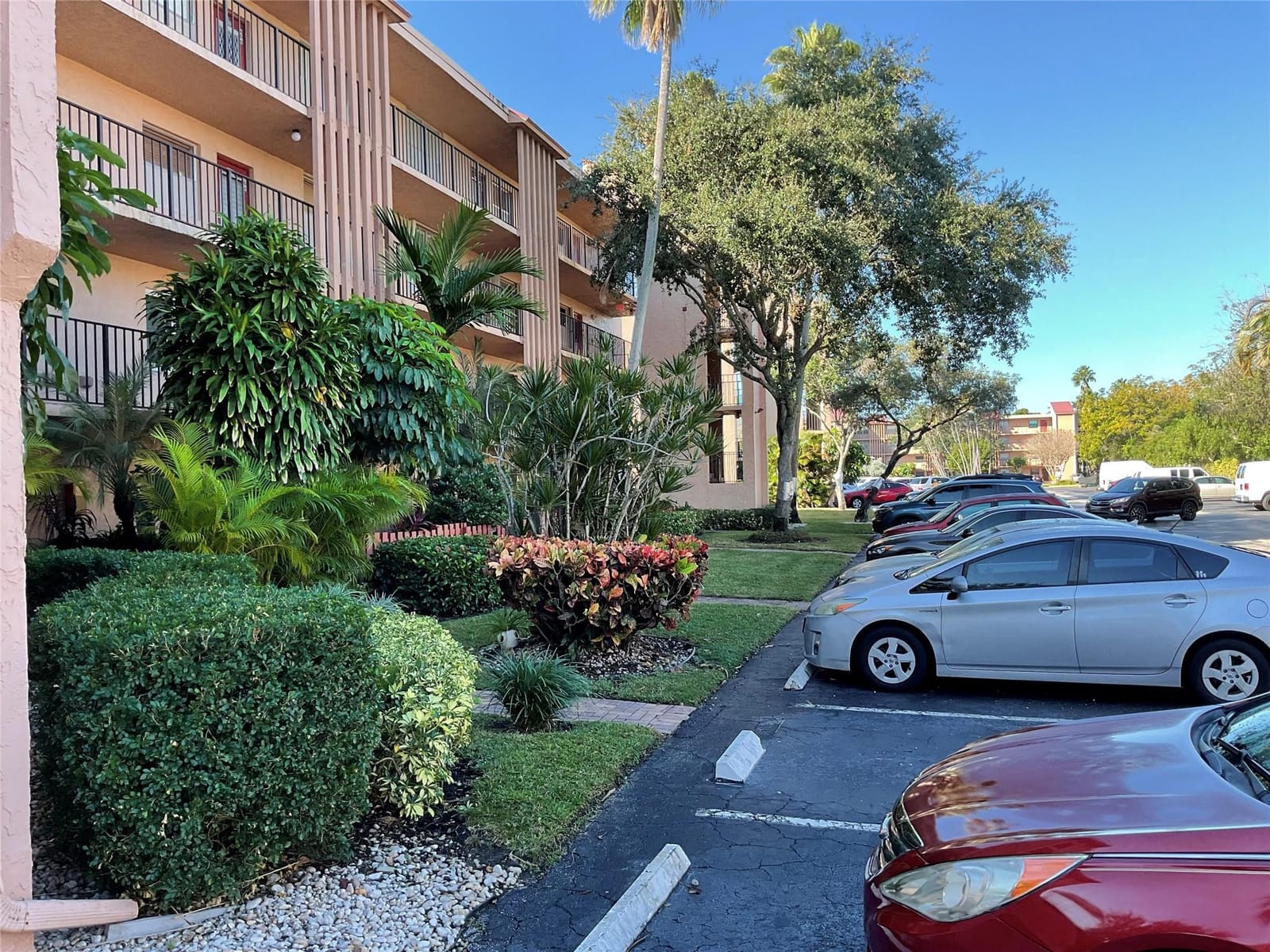 7210 Lake Circle Drive 404 — photo 2