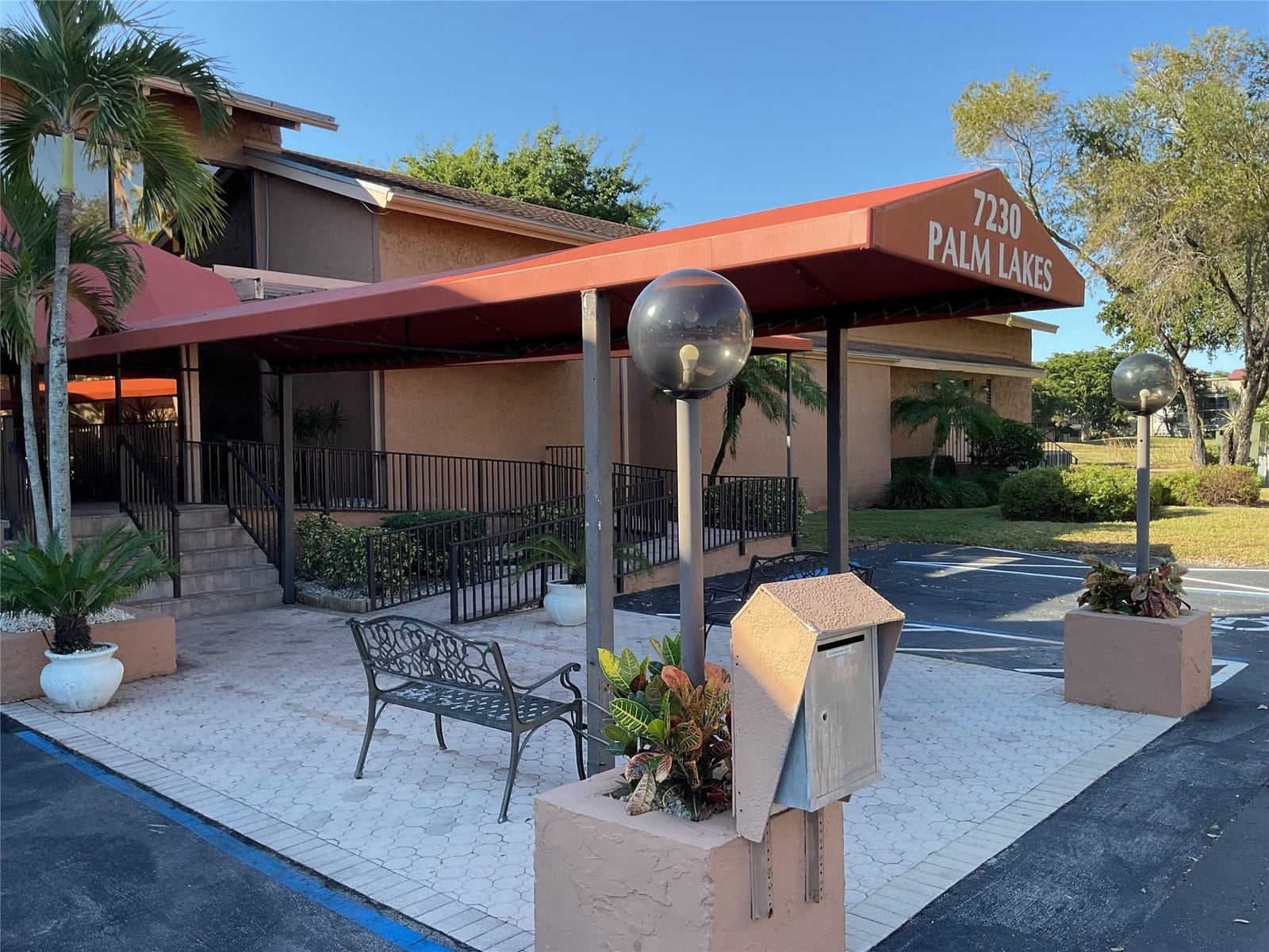 7210 Lake Circle Drive 404 — photo 4