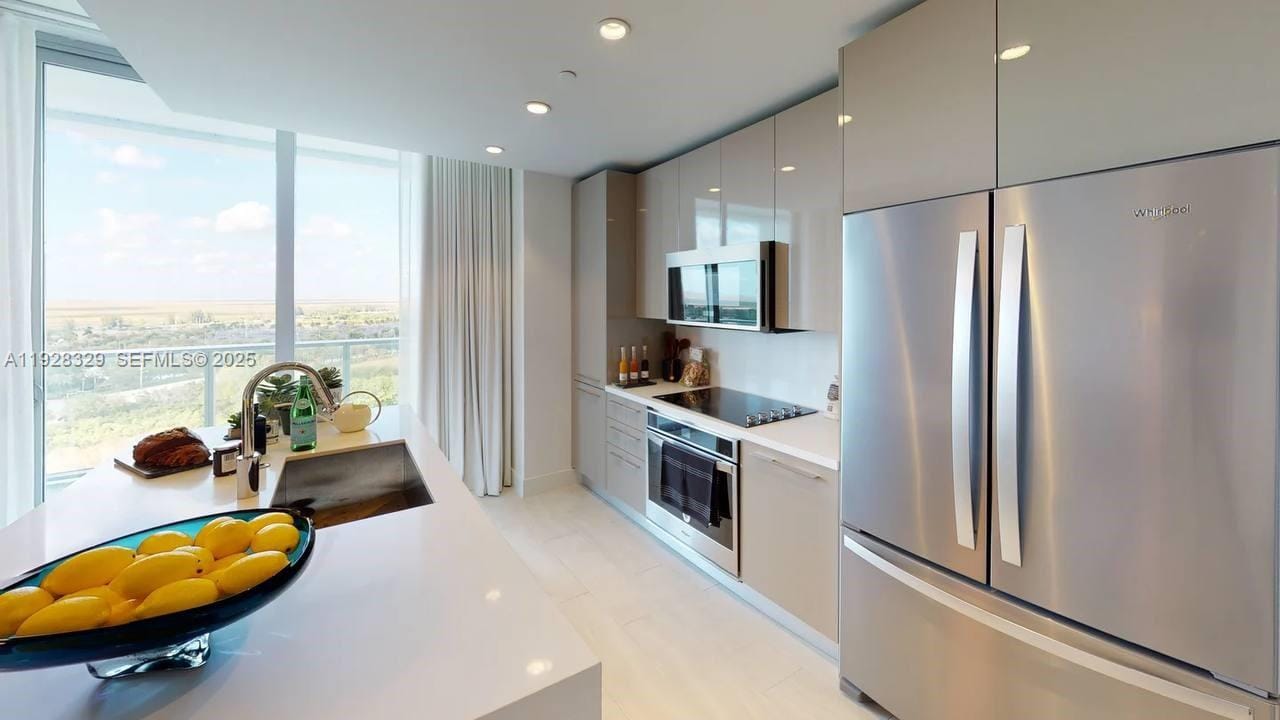 2000 Metropica Way 1701 — photo 4