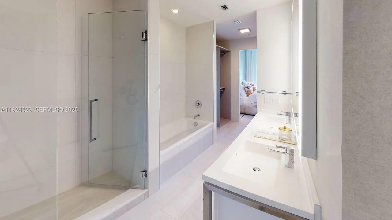 2000 Metropica Way 1701 — photo 8