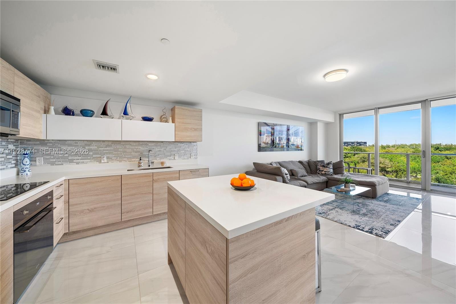 16385 Biscayne Boulevard 503, North Miami Beach, FL 33160 photo 2