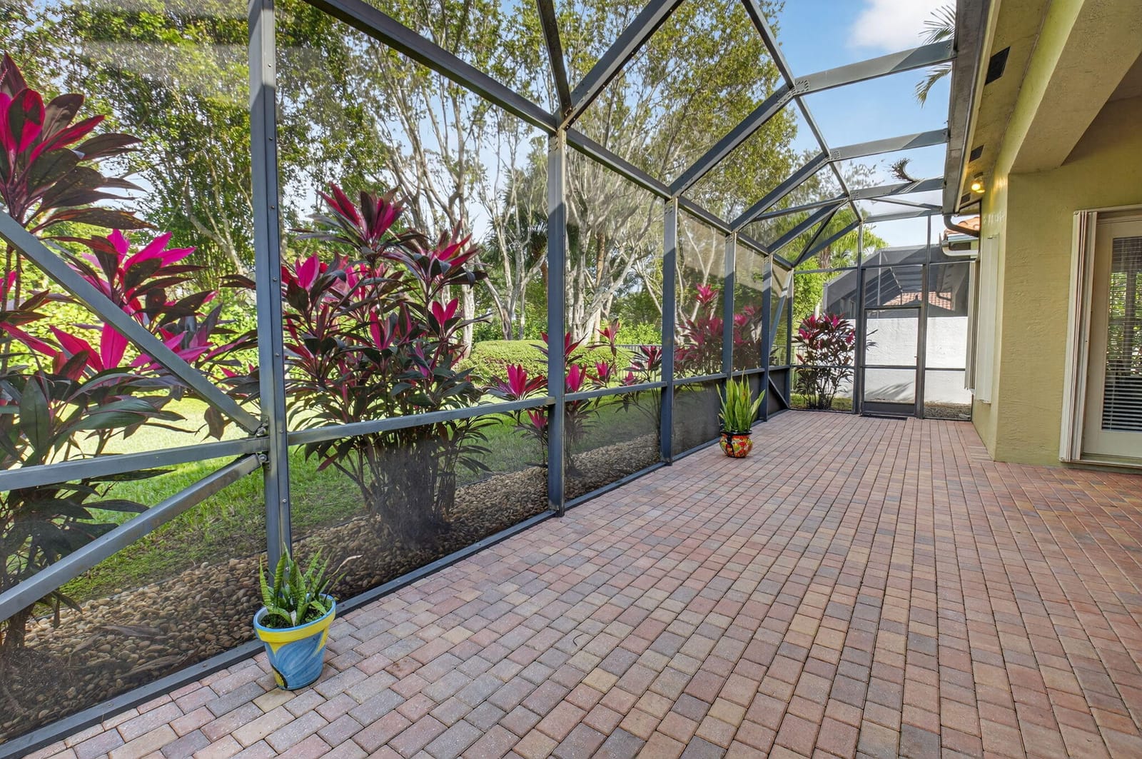9822 Isles Cay Drive — photo 3