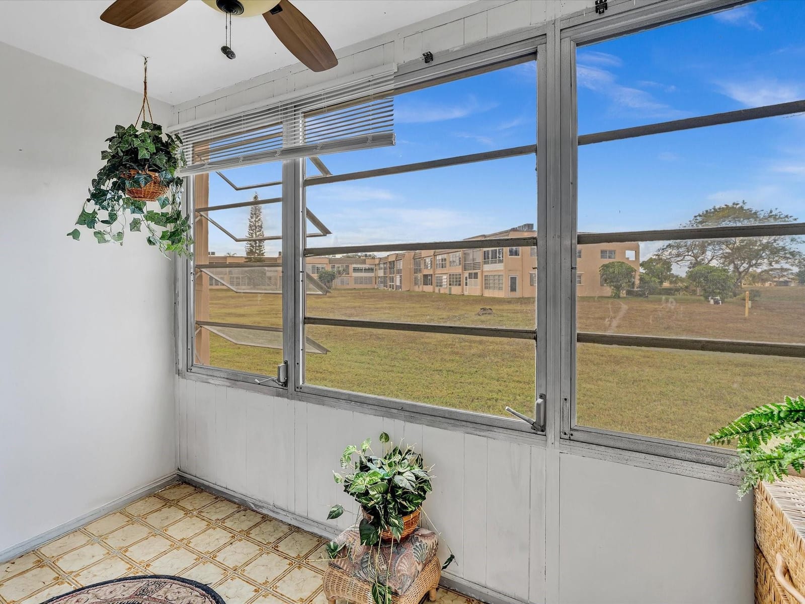9041 Sunrise Lakes Boulevard 113, Sunrise, FL 33322 photo 25