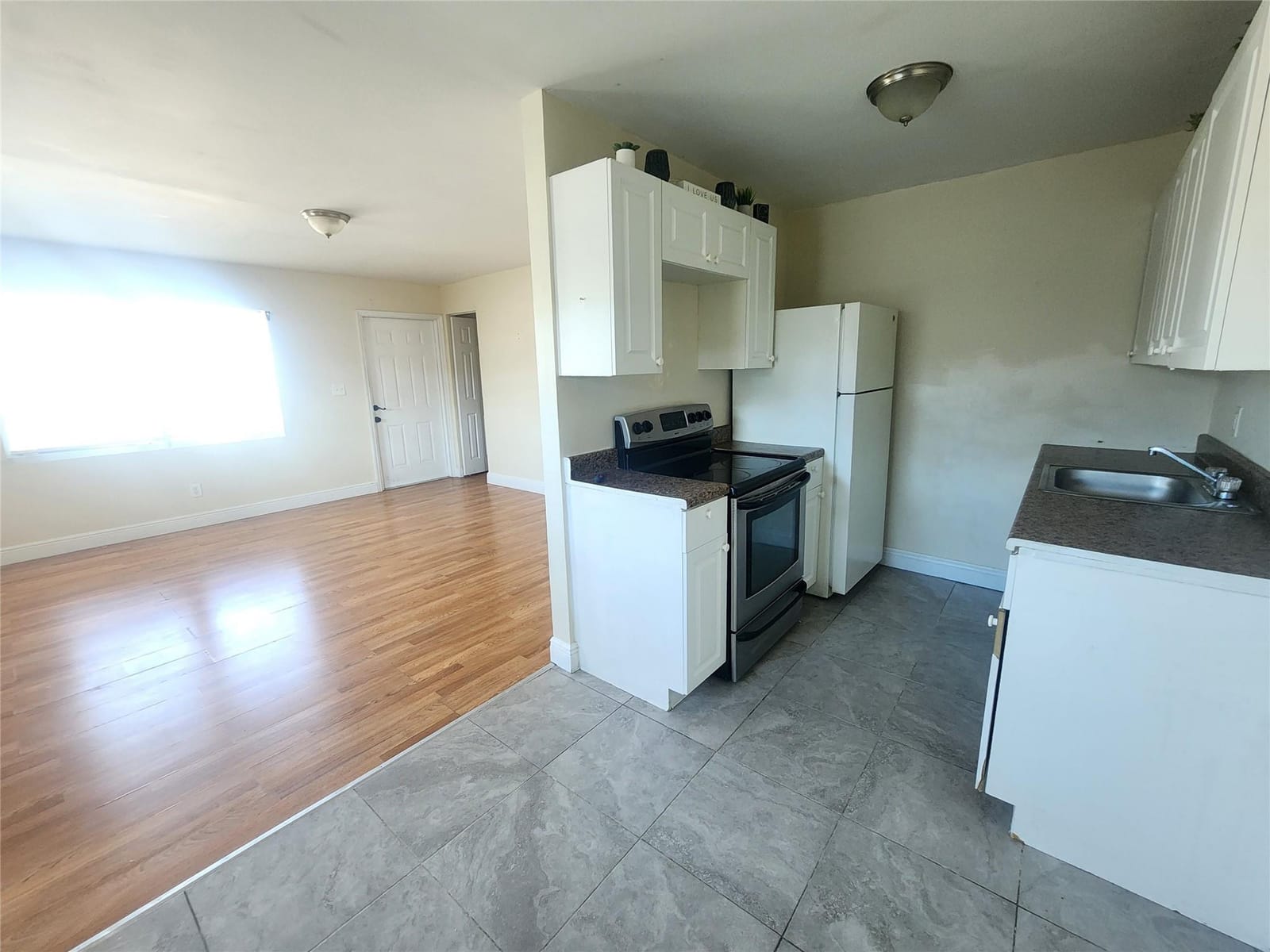 1133 W 28th Street — photo 3