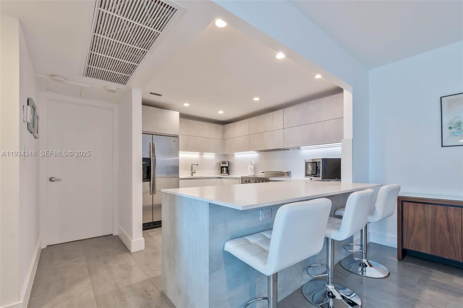2301 Collins Avenue 507 — photo 7