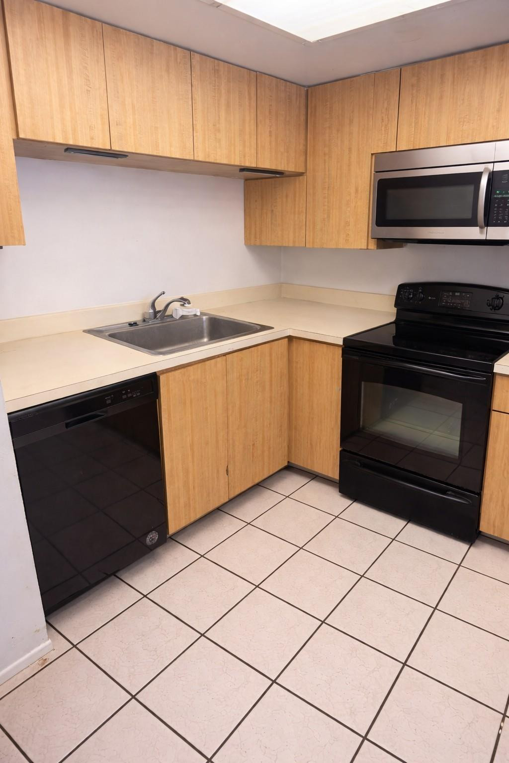 103 Royal Park Drive 2c, Oakland Park, FL 33309, Oakland Park