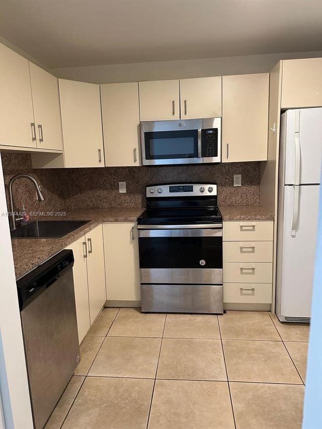1830 Dixieanna Street 606, sold in Dixiana Condo, Hollywood, FL