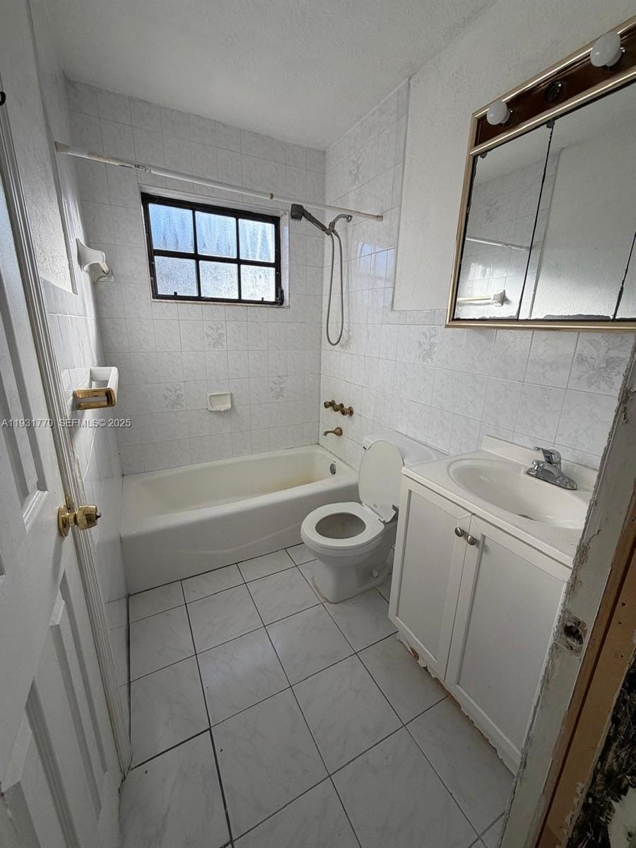 7950 NW 174th Terrace, Hialeah, FL 33015 photo 9