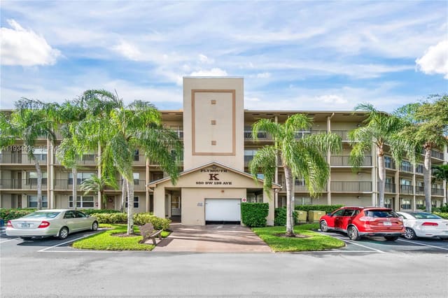 550 SW 138th Avenue 409K, Pembroke Pines, FL 33027