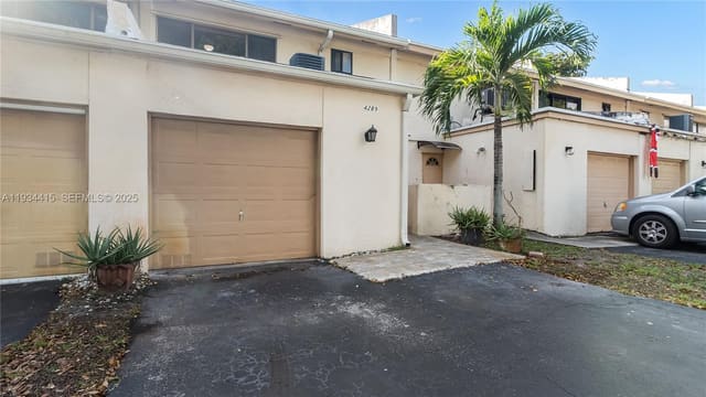 4289 NW 76th Avenue, sold in Colonial Lakes Villas, Davie, FL