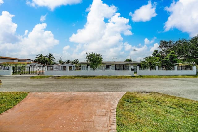 3585 SW 107th Court, sold in Intag Gardens, Miami, FL