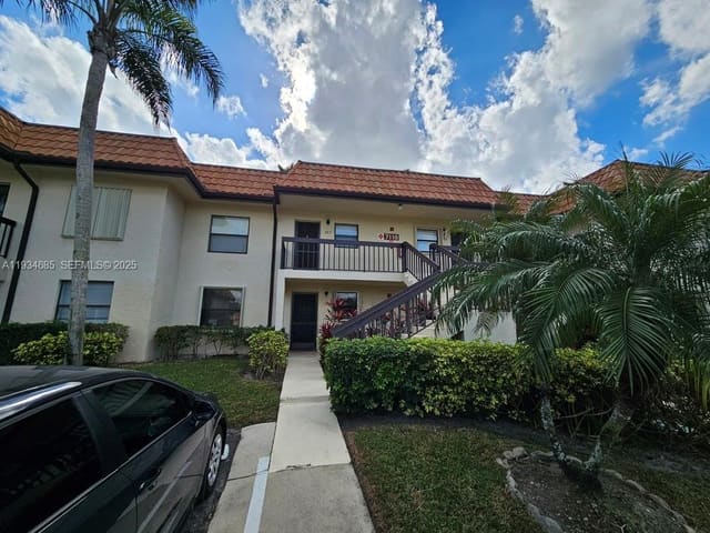 7118 Golf Colony Court 103, sold in Lucerne Lakes Golf Colony, Lake Worth, FL