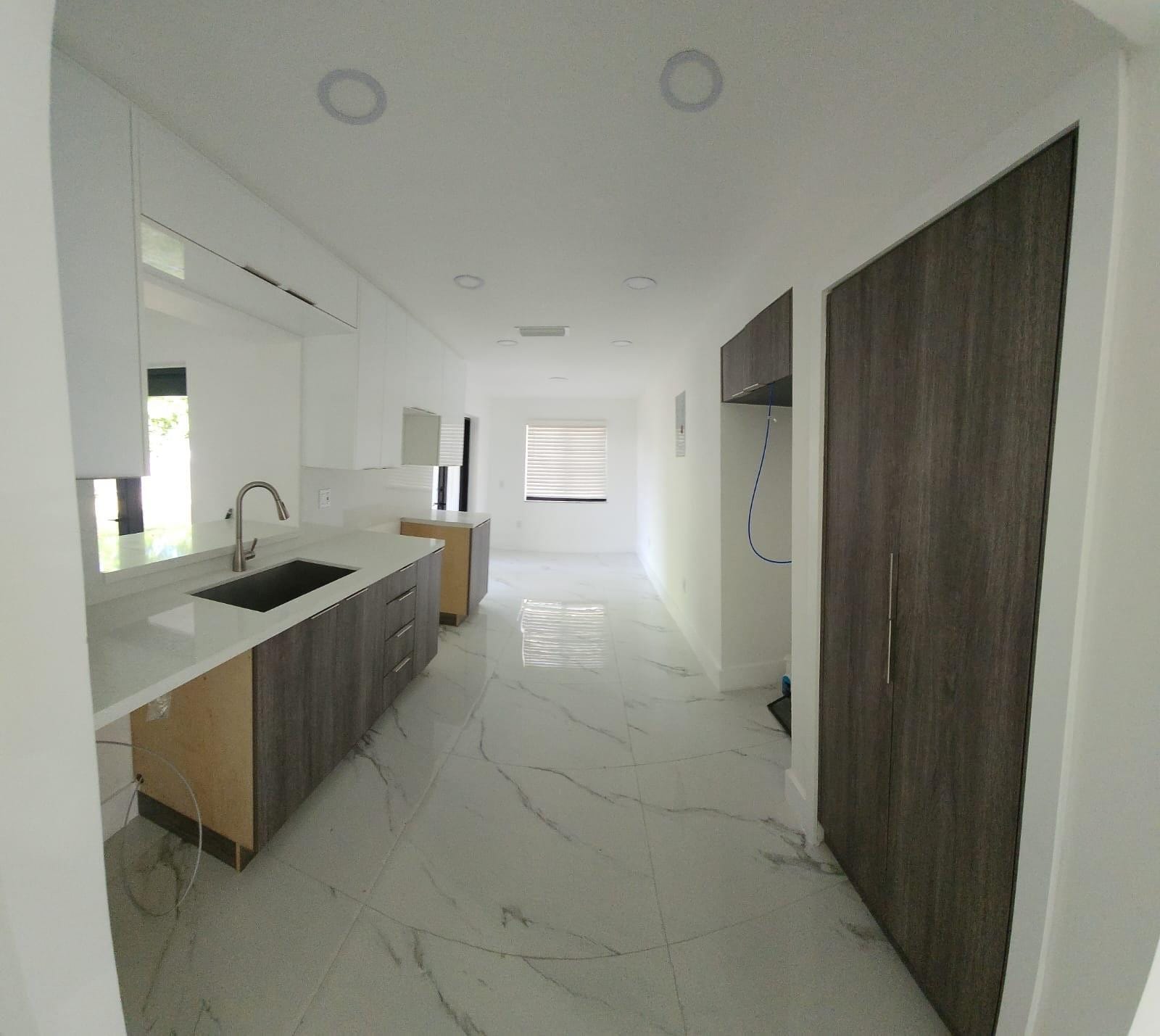 8633 N Sutton Drive — photo 2
