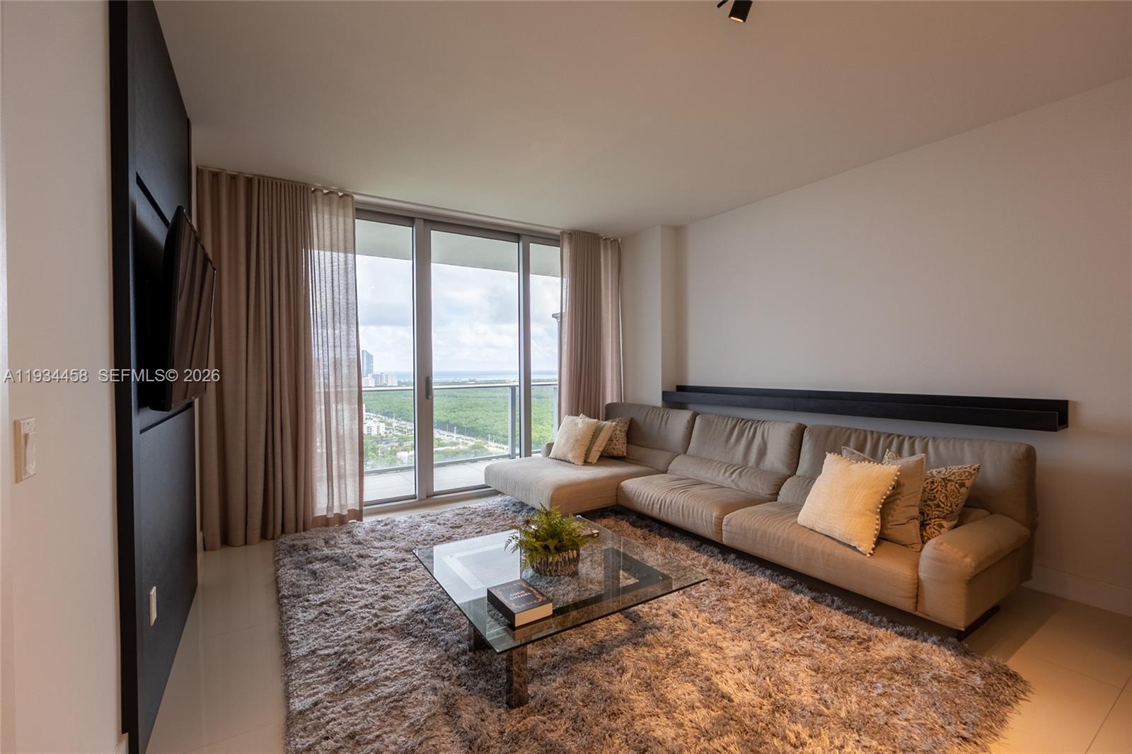 16385 Biscayne Boulevard 3117, North Miami Beach, FL 33160, North Miami Beach