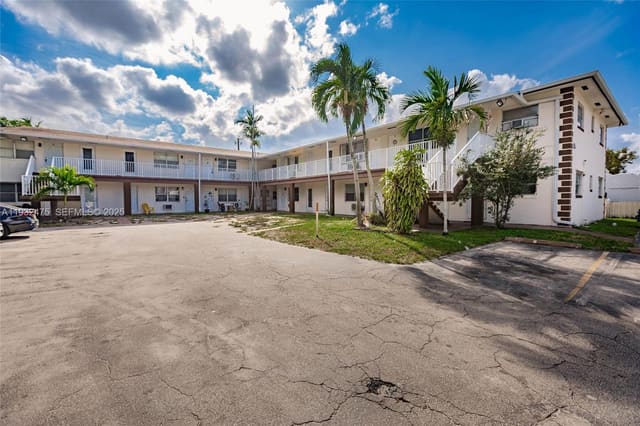 1816 Mckinley Street 10, sold in Pell Manor, Hollywood, FL