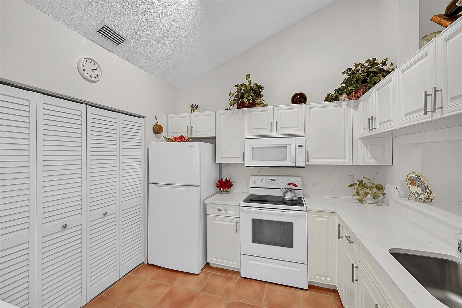 415 Buttonwood Place — photo 12