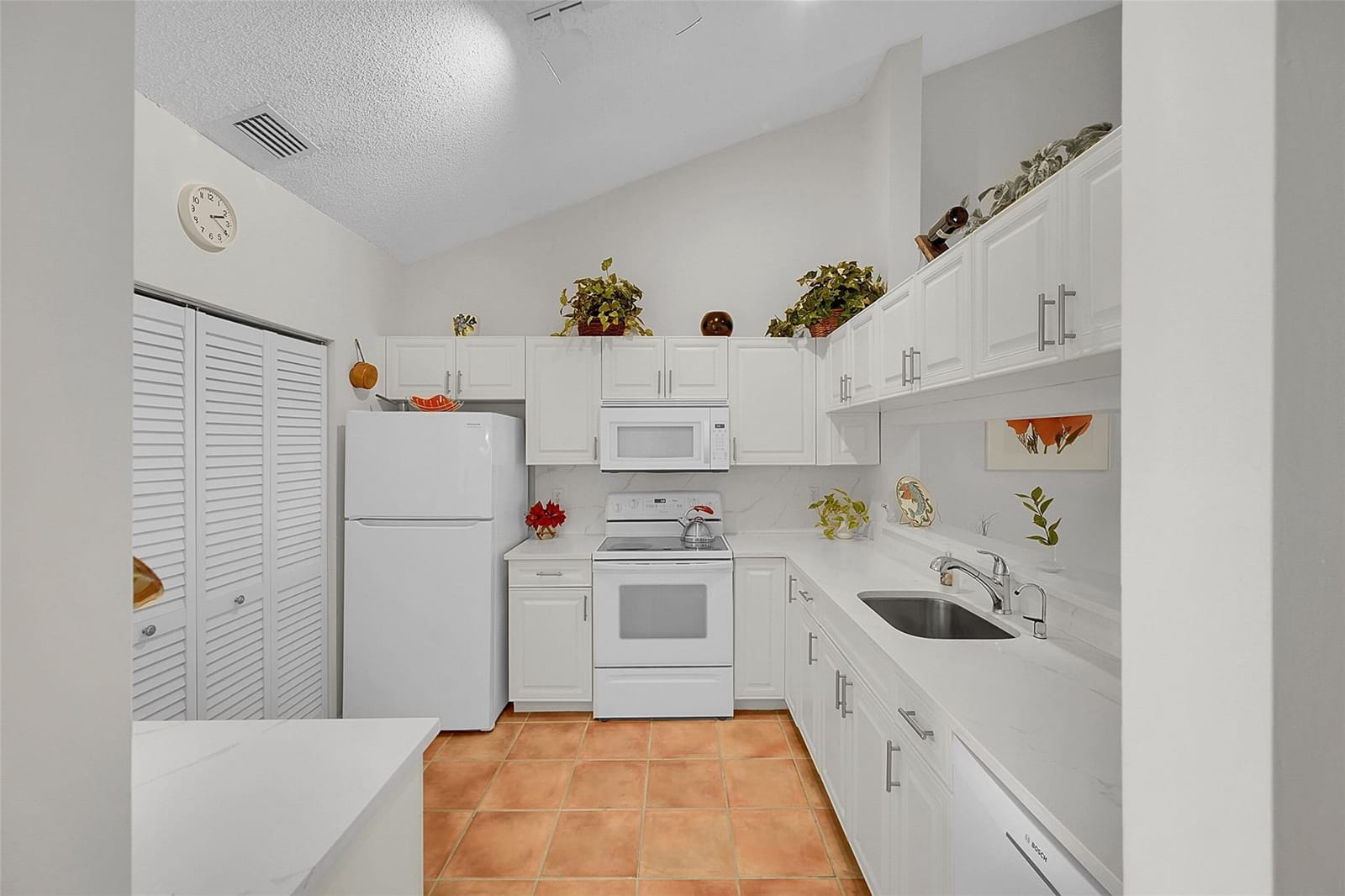 415 Buttonwood Place — photo 9