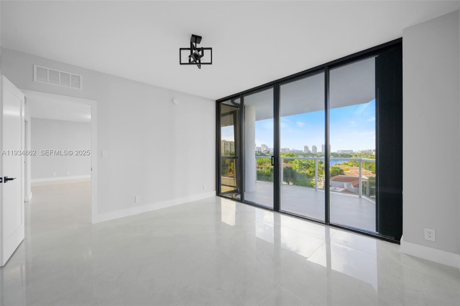 20281 E Country Club Drive 501, Aventura, FL 33180 photo 17