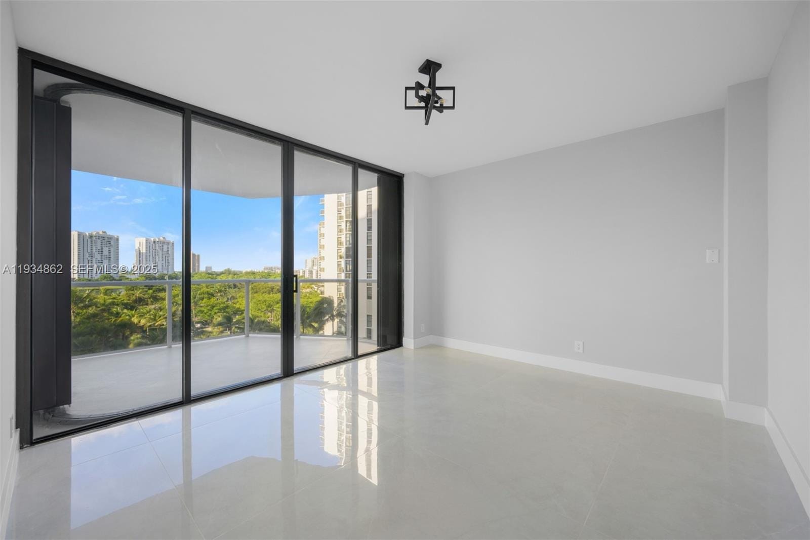 20281 E Country Club Drive 501, Aventura, FL 33180 photo 18