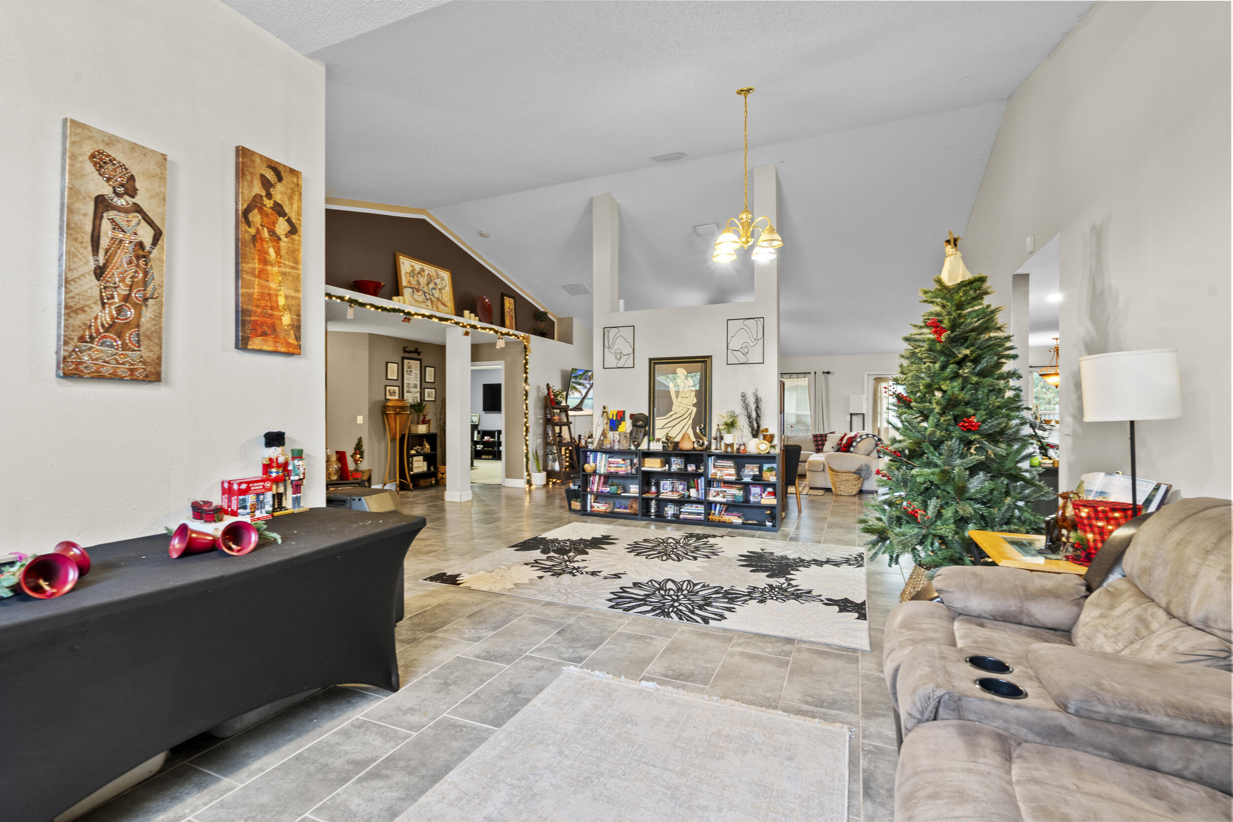 370 SW Tulip Boulevard — photo 12