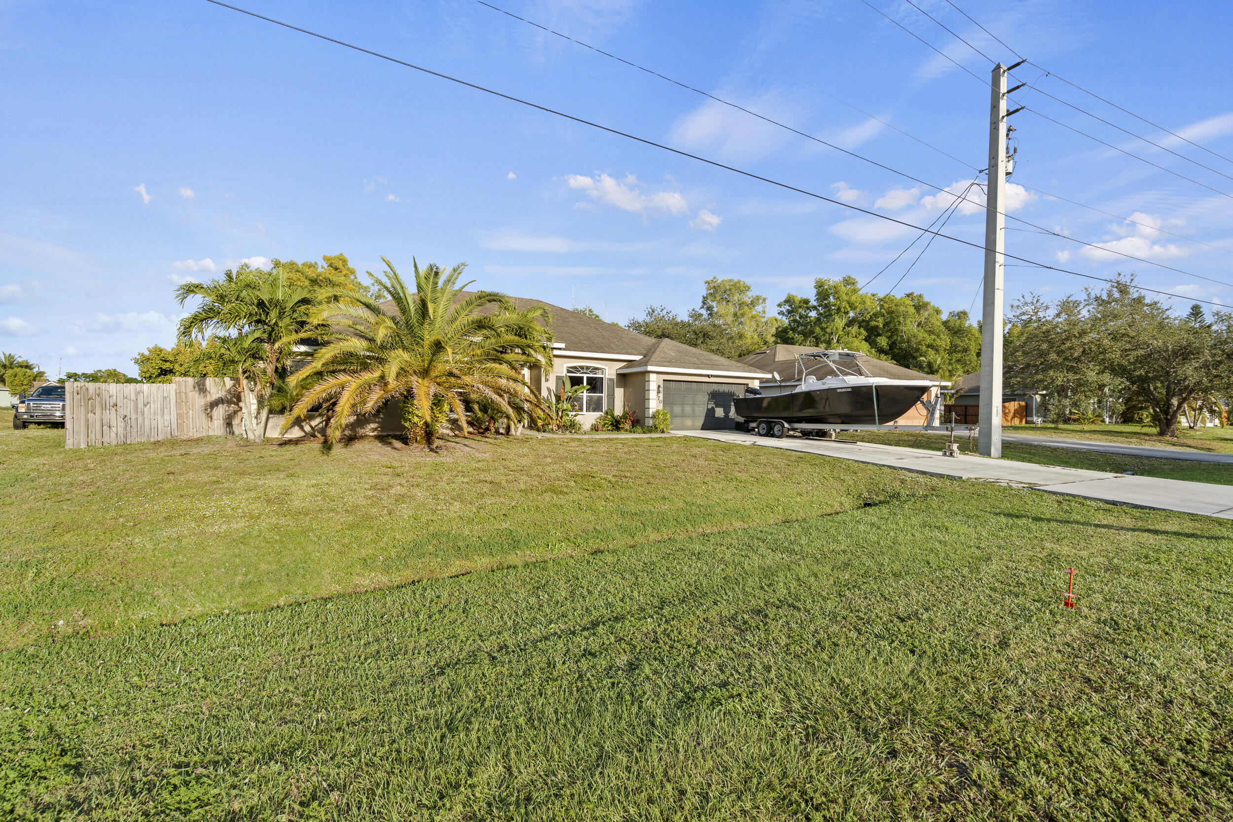 370 SW Tulip Boulevard — photo 4