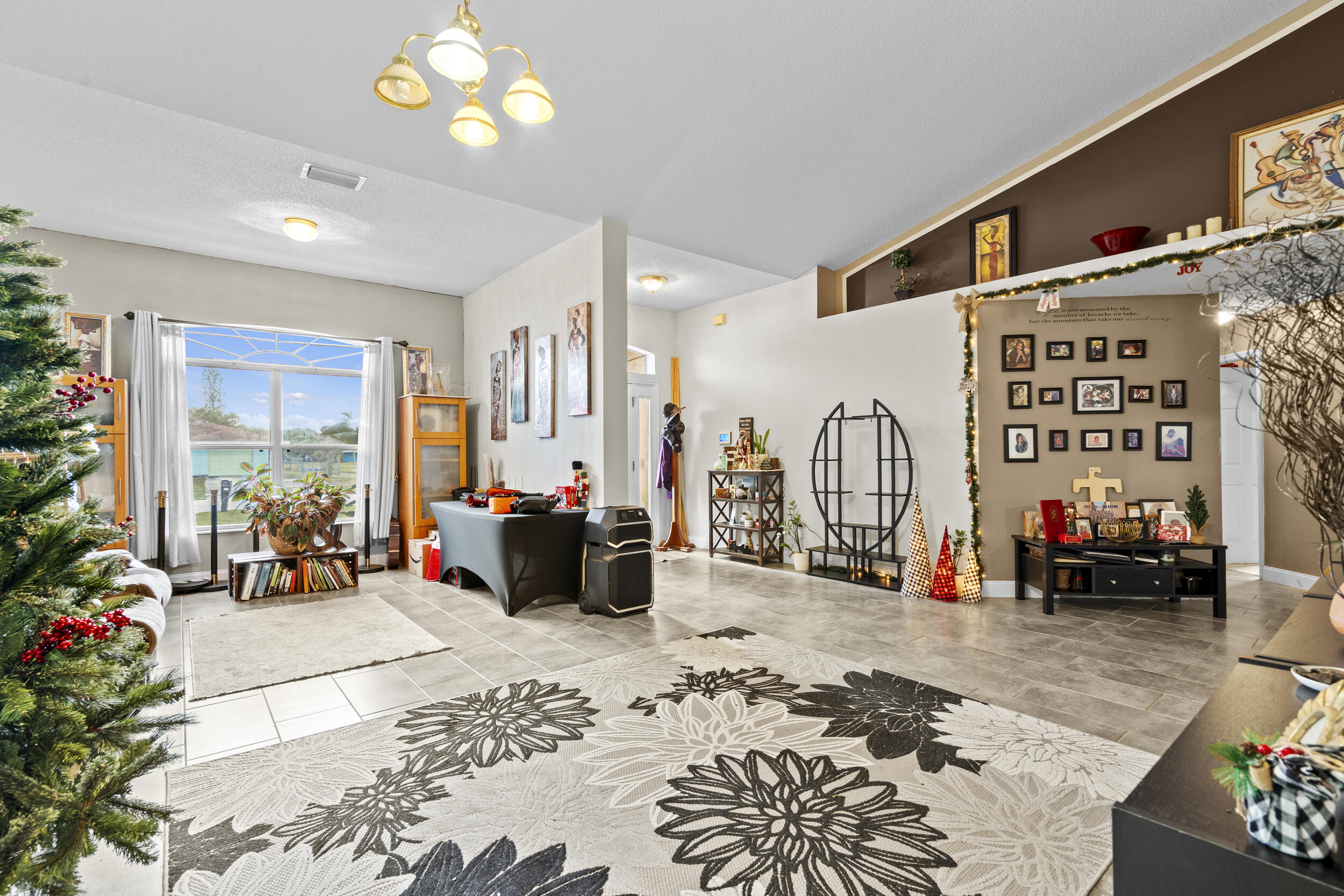 370 SW Tulip Boulevard — photo 8