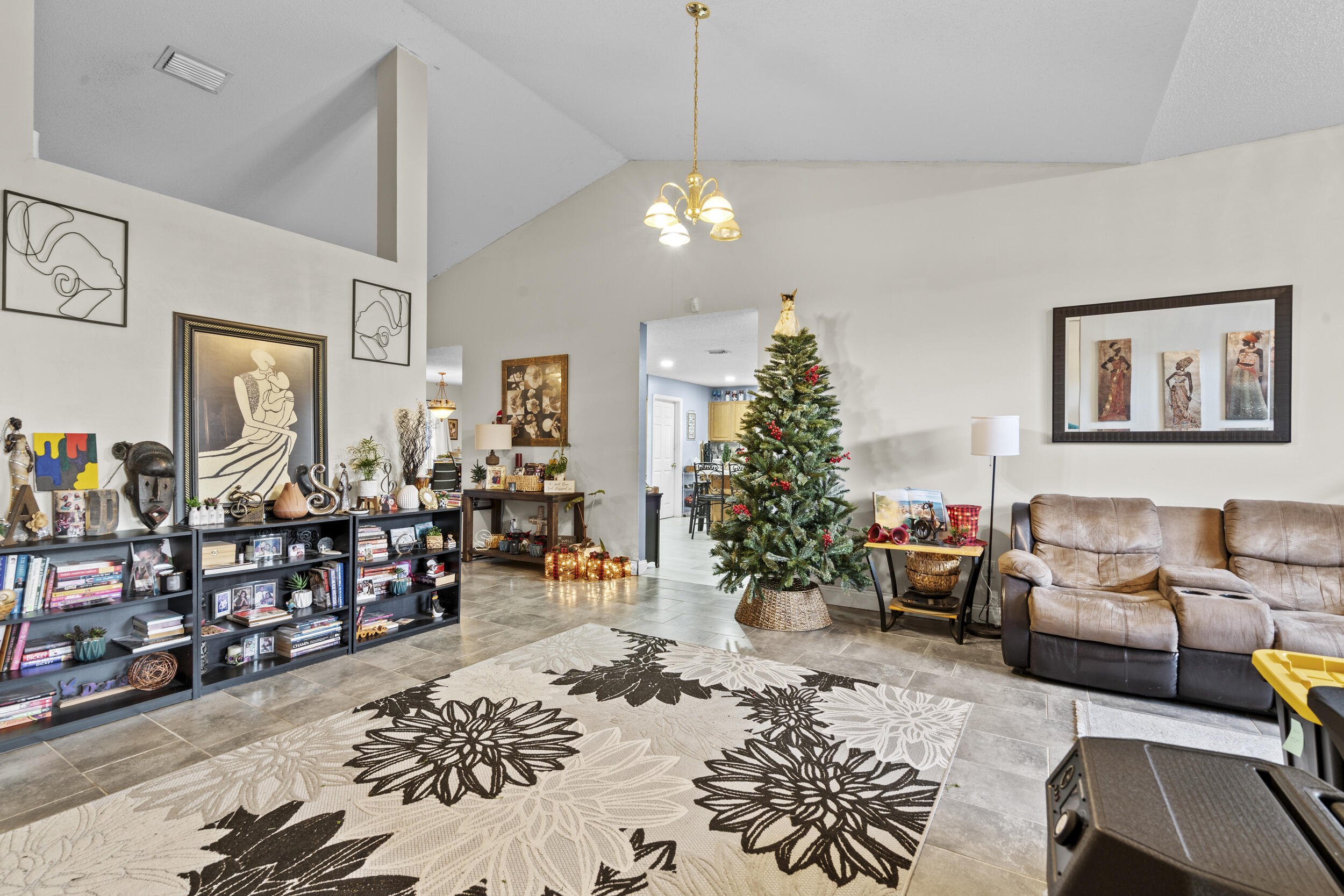 370 SW Tulip Boulevard — photo 9