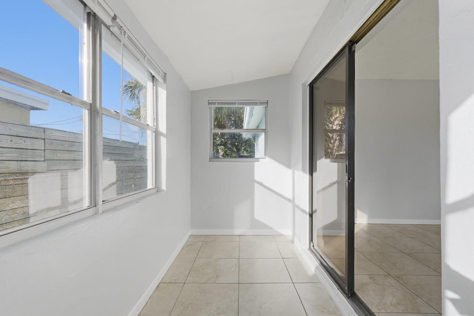 533 NW 15th Way — photo 8