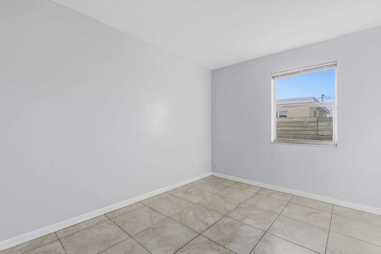 533 NW 15th Way — photo 9