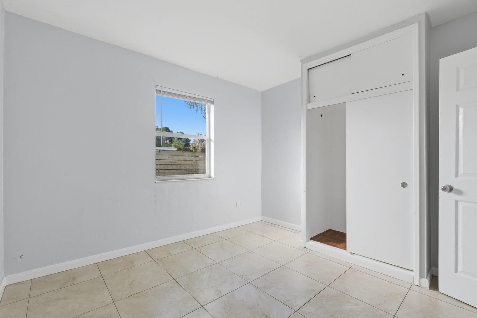 533 NW 15th Way — photo 10