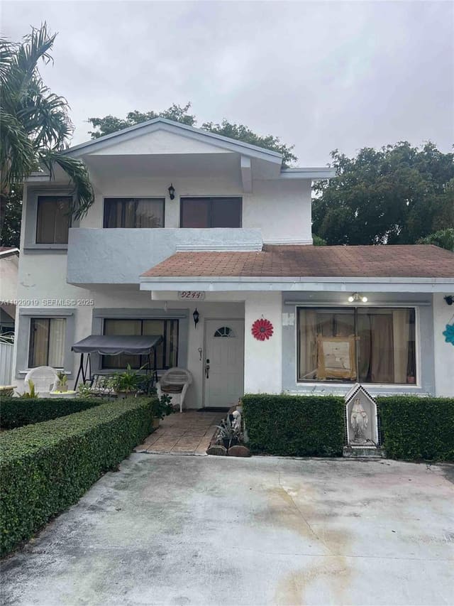 9244 SW 149th Place, sold in Starlight by the Hammocks, Miami, FL