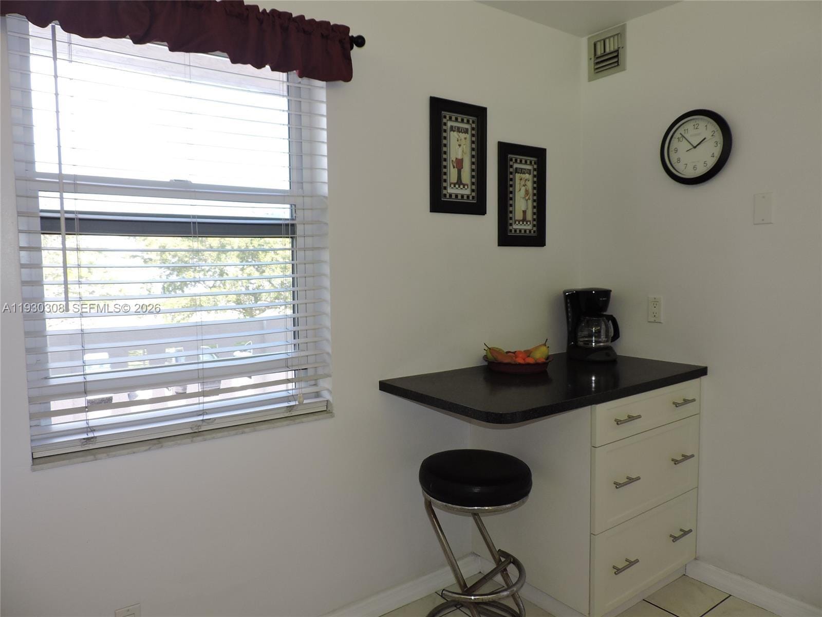 324 SE 10th Street 207 — photo 8