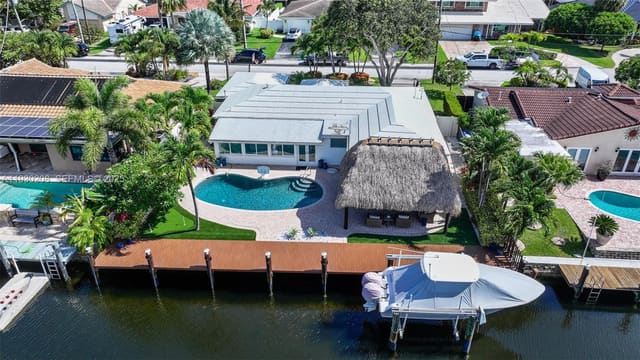 2448 SE 9th Street, Pompano Beach, FL 33062