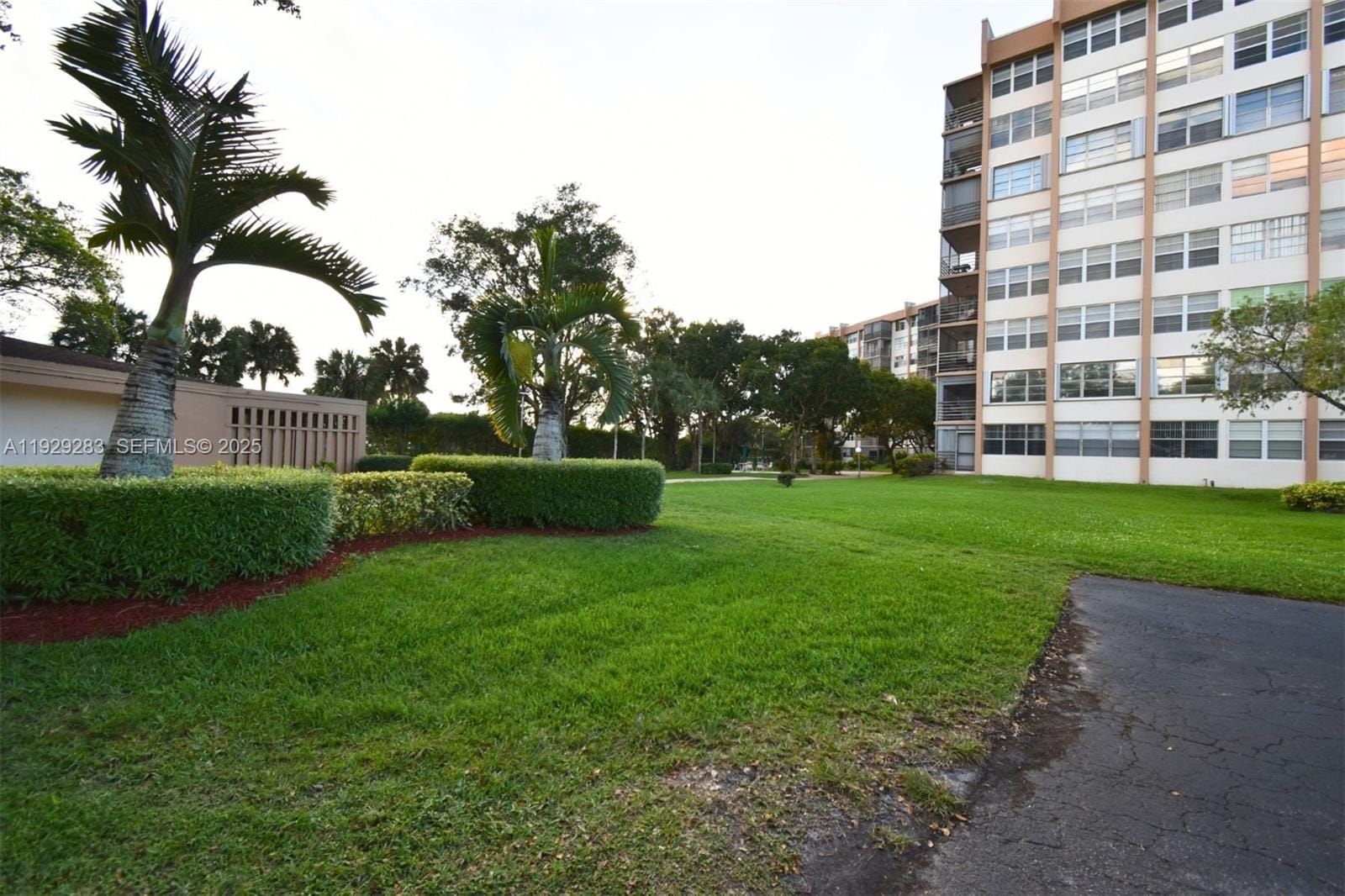1100 Saint Charles Place 620, Pembroke Pines, FL 33026 photo 28
