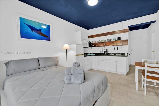 255 W 24th Street 302, The Mantell, Miami Beach, FL