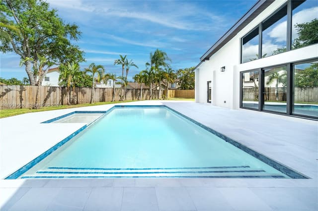 842 W Coco Plum Circle, Plantation, FL 33324