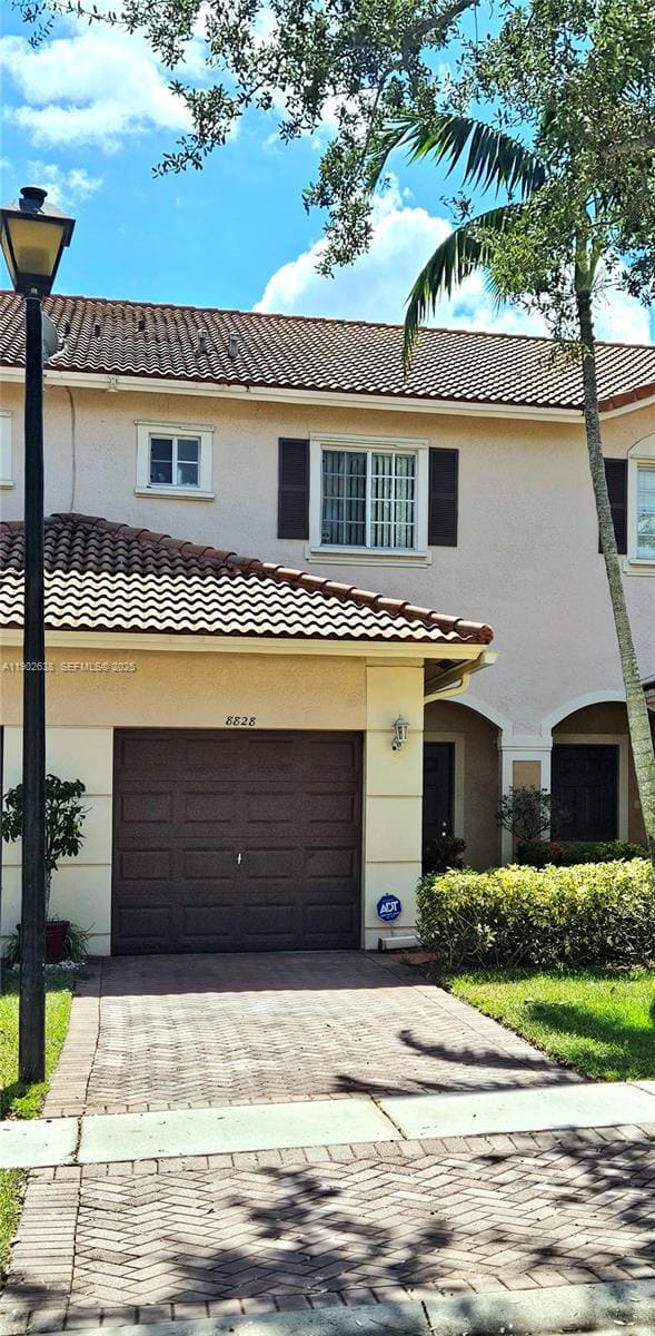 8828 S Isles Circle, Tamarac, FL 33321