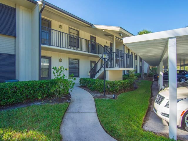 25 Plantation Drive 201, sold in Vista Plantation Phase I & Ii, Vero Beach, FL