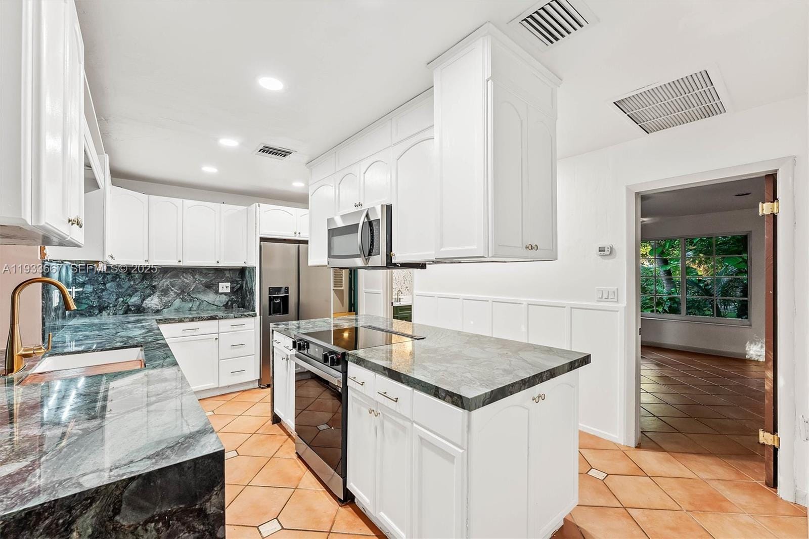 11770 Griffing Boulevard, Biscayne Park, FL 33161 photo 9