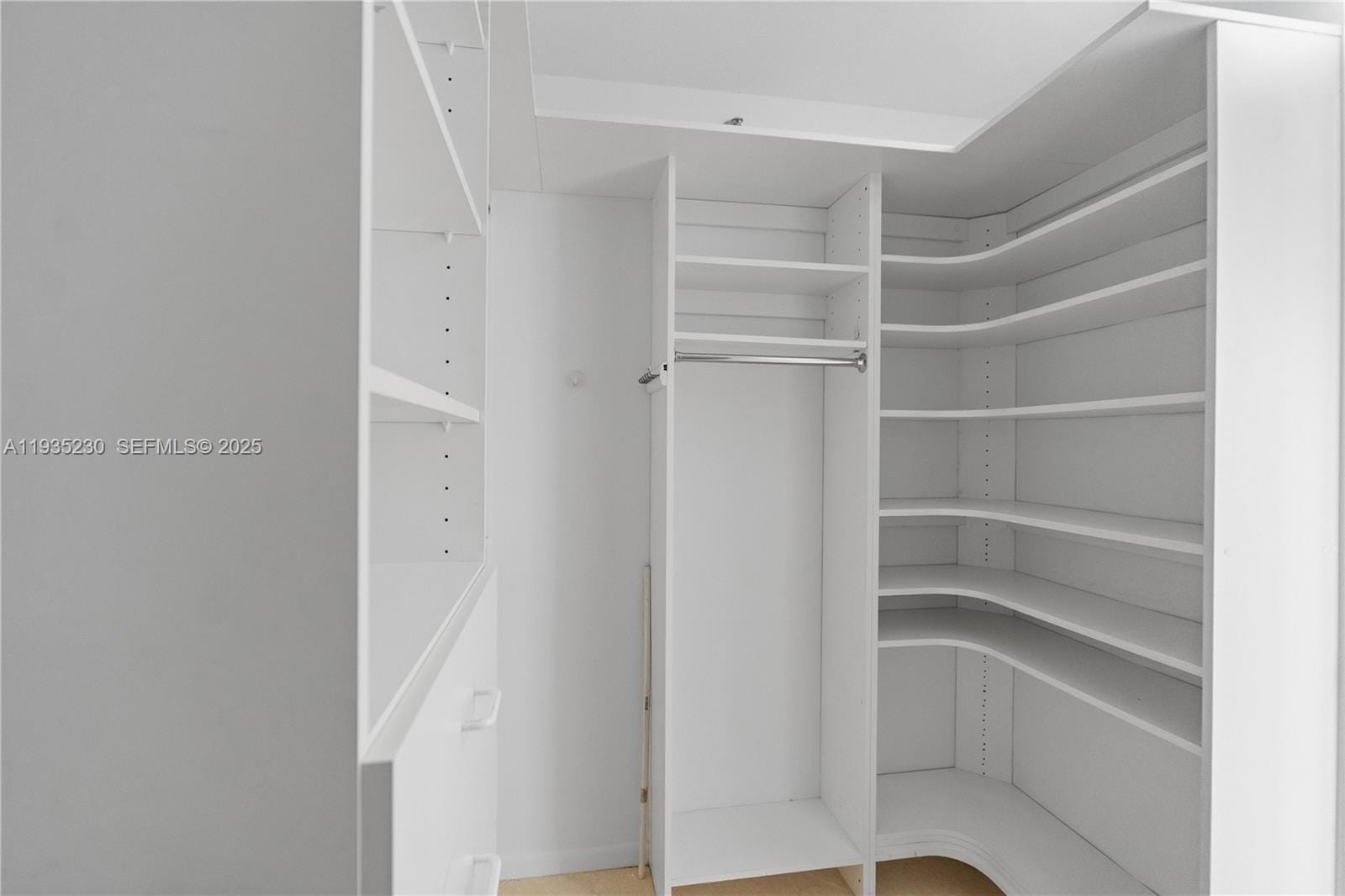 1000 W Island Boulevard 3002, Aventura, FL 33160 photo 18