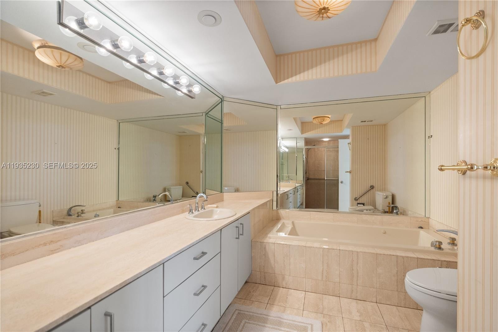 1000 W Island Boulevard 3002, Aventura, FL 33160 photo 20