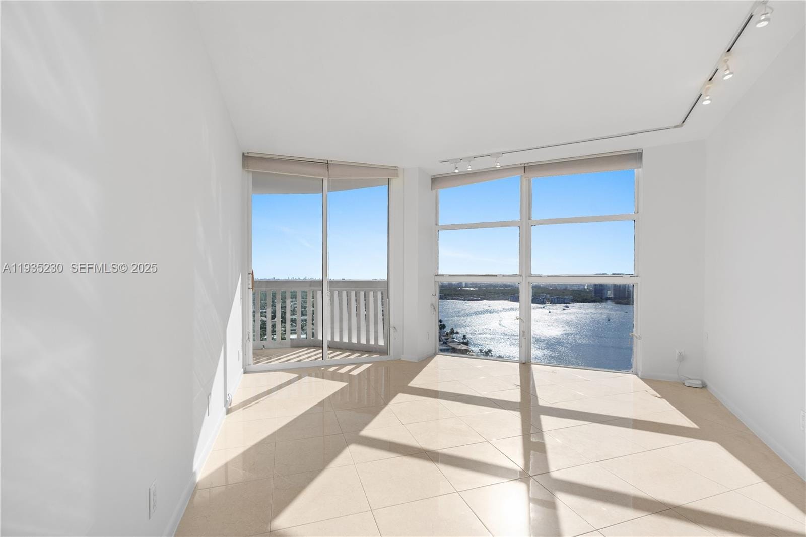 1000 W Island Boulevard 3002, Aventura, FL 33160 photo 26