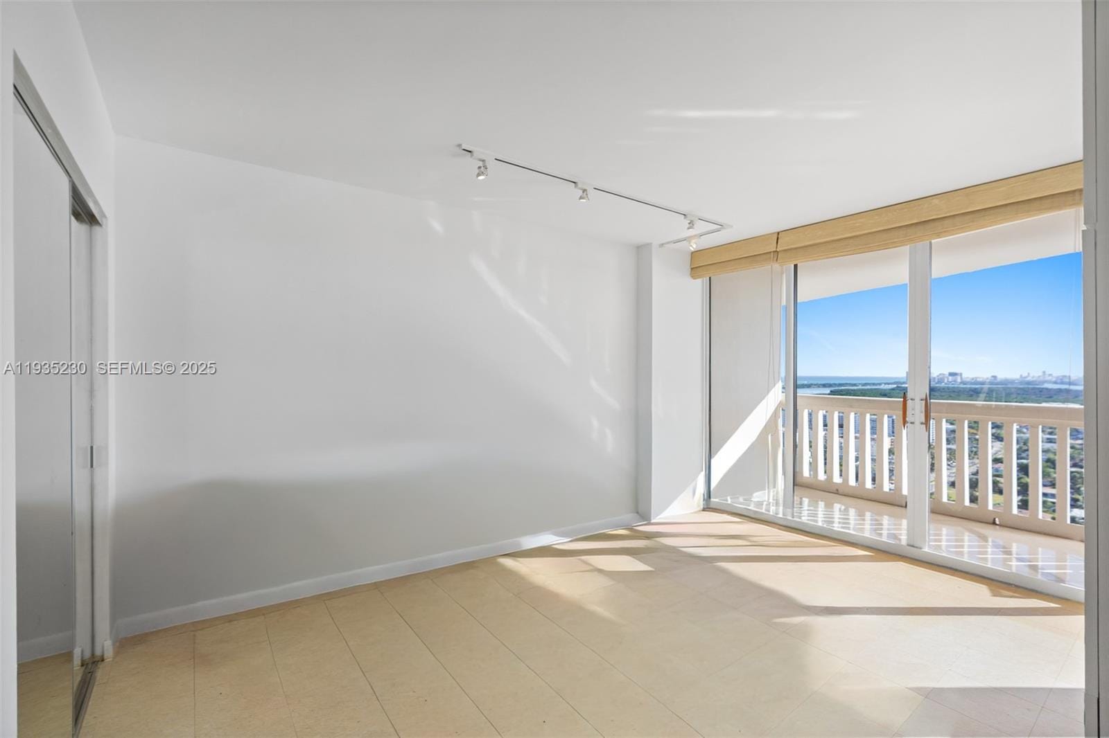 1000 W Island Boulevard 3002, Aventura, FL 33160 photo 28