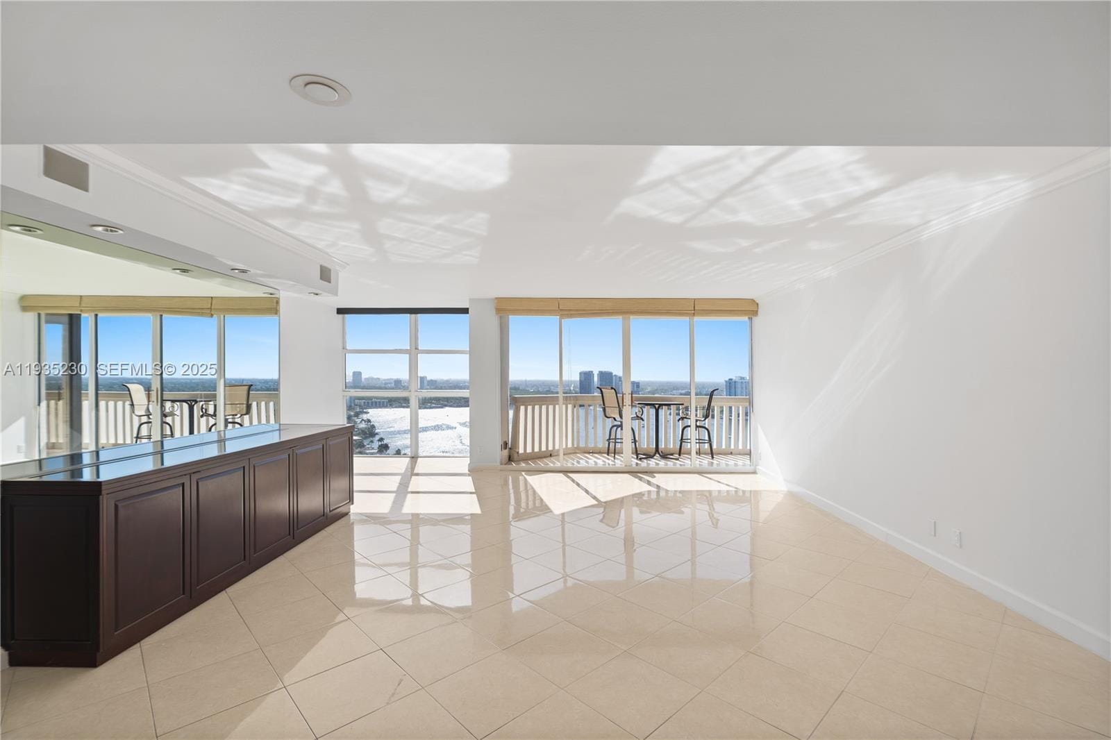1000 W Island Boulevard 3002, Aventura, FL 33160 photo 6