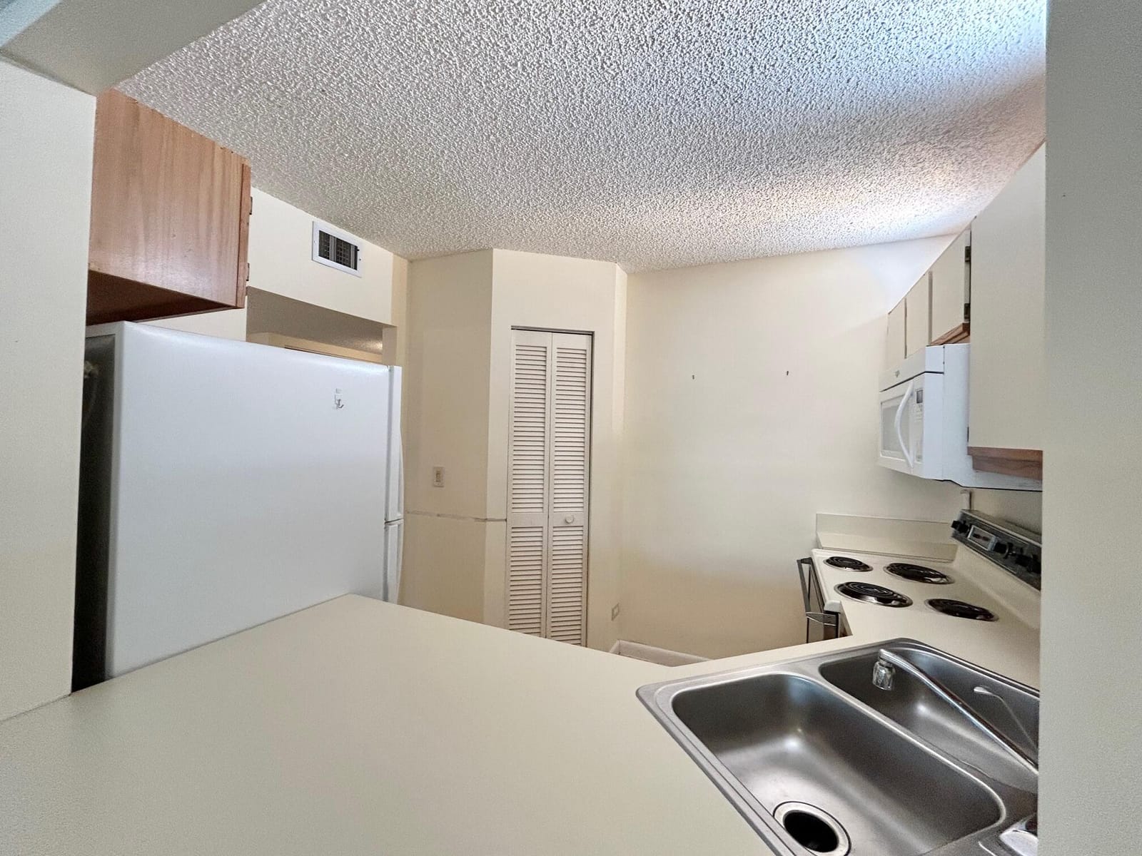 2641 Gately Drive W 509, West Palm Beach, FL 33415 photo 8